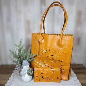 Patricia Nash Tote + Wallet bundle